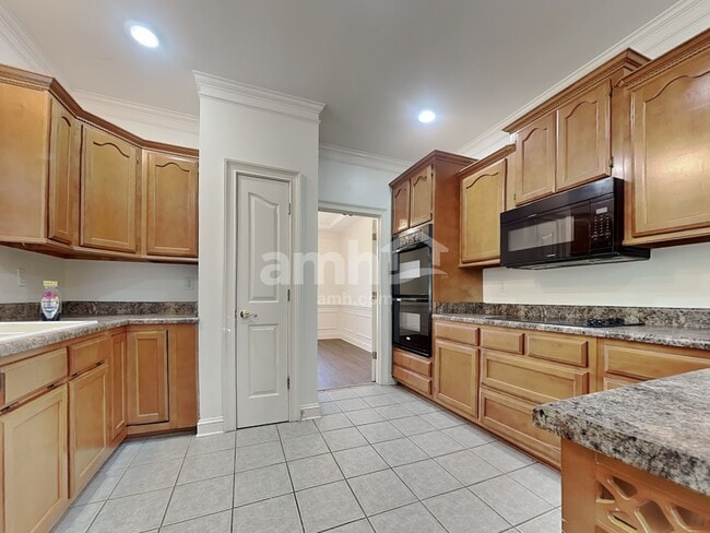 Photo - 1015 Warwick Pl