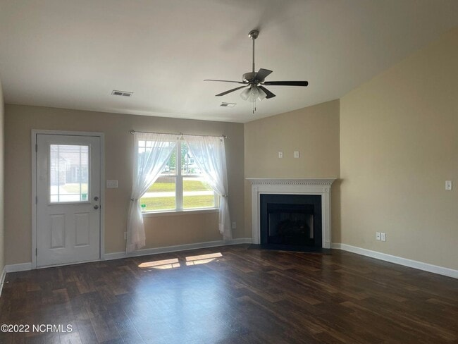 Photo - 233 Breakwater Dr