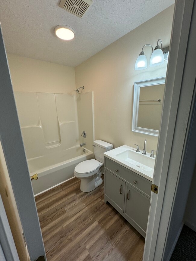 Photo - 376 Woodstock Ln