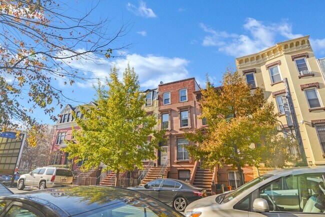 Building Photo - 112 Brooklyn Ave Unit 2