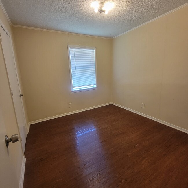 Photo - 3713 Gayton St