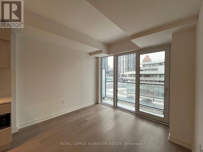 Photo - 448 Burnhamthorpe Rd W Unit 312