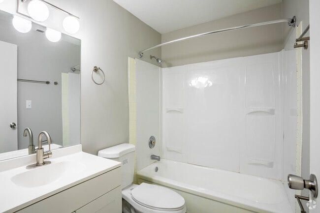 2 Br, 1 Ba - 750 SF