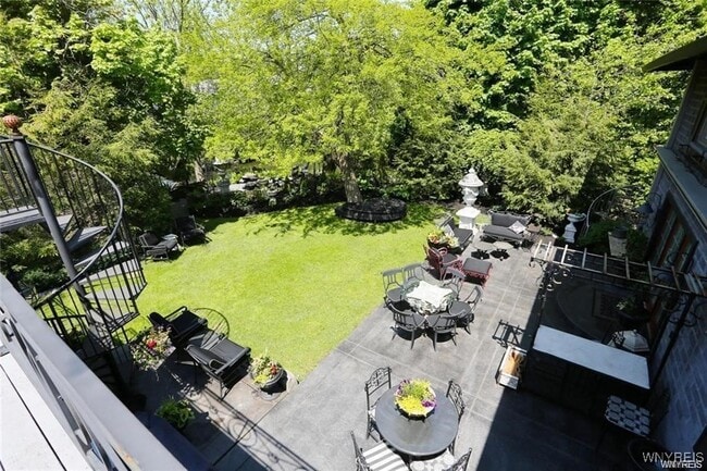 Photo - 72 N Long St