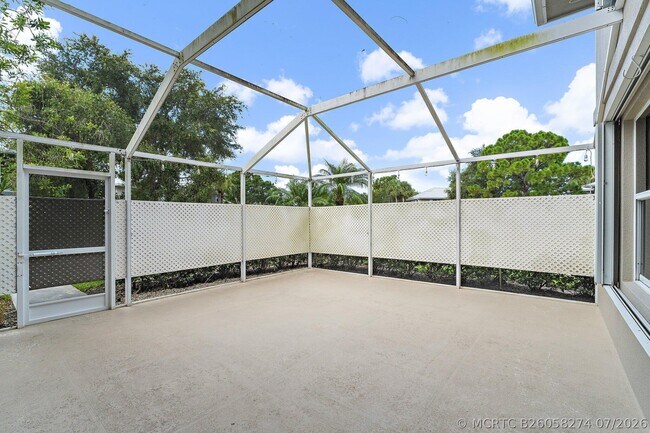 Photo - 2406 SW Danbury Ln