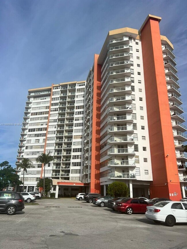 Building Photo - 1351 NE Miami Gardens Dr Unit 203E Rental