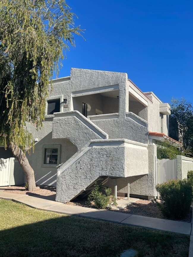 Building Photo - 850 S River Dr Unit 2069