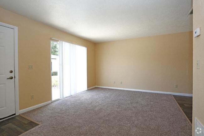 2/1 Slider - Sterling Pointe Apartments