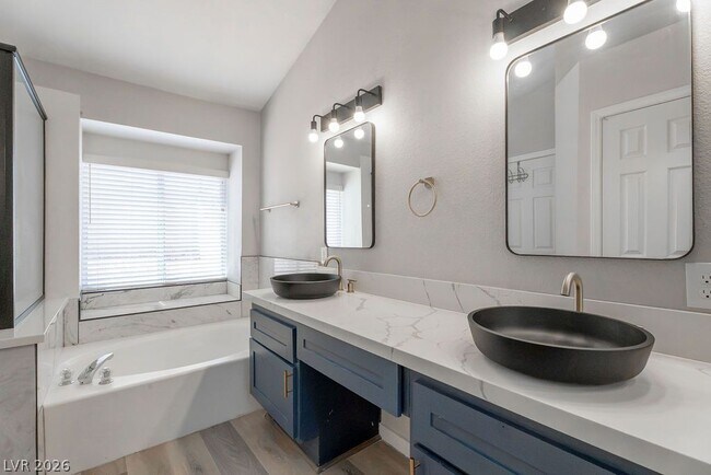 Photo - 1735 Navarre Ln