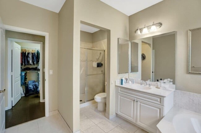 Photo - 117 E Prive Cir