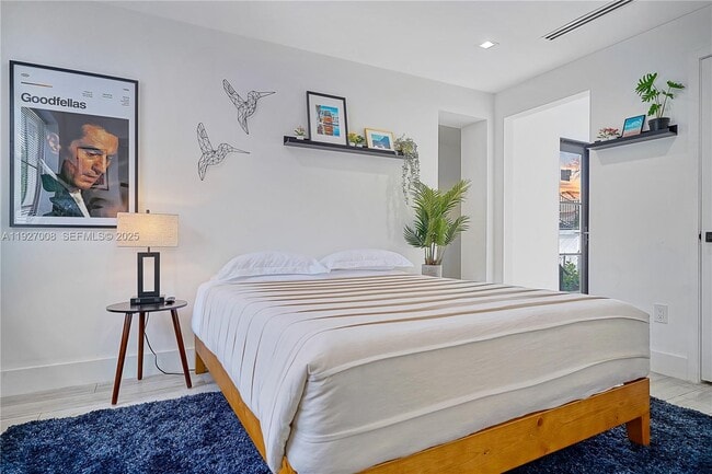 Building Photo - 1720 SW 11th St Unit Suite