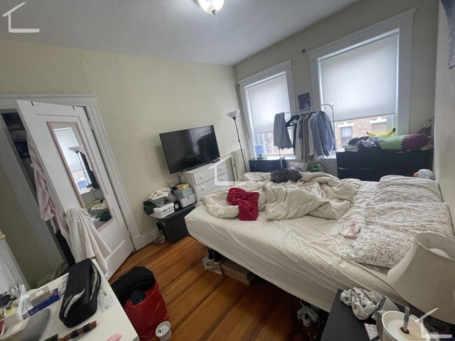 Photo - 9/1 No fee! Spacious 1BR in Allston near Green Line, heat inc!