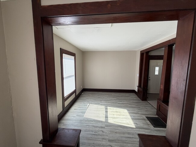 Photo - 757 Moore St