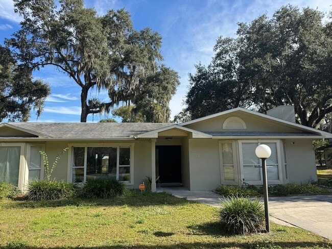 Building Photo - 581 Woodlawn Terrace