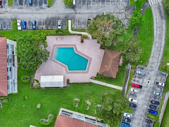 Photo - 151 SW 135th Terrace Unidad 309T