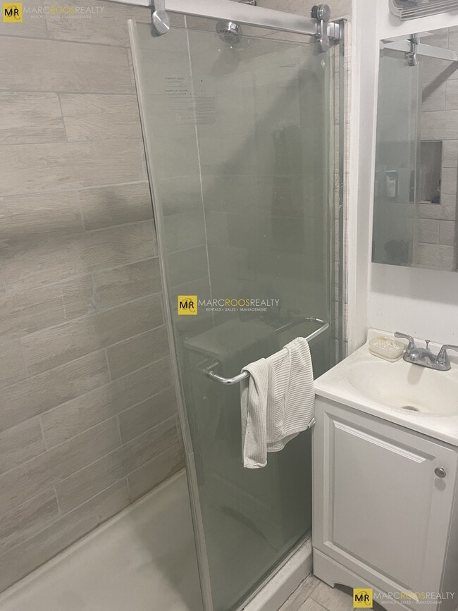 Photo - 68 Willow St Unit 1