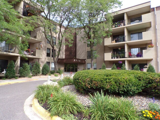 Photo - 2 BEDROOM CONDO IN FOUNTAIN WOODS IN EDINA...