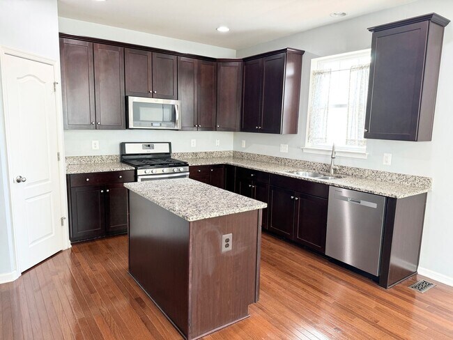 Photo - COLONIAL FORGE TOWNHOUSE - STAFFORD (END UNIT)