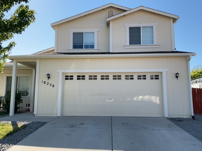 Building Photo - 18258 Oakbrook Ln