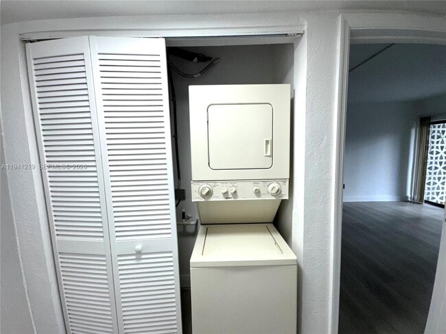 Photo - 1525 NE 135th St Unit 2