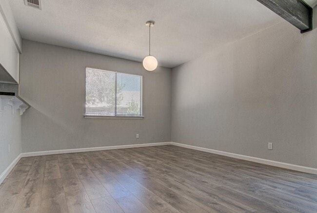 Photo - 1605 Dale Cove