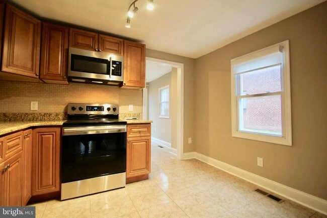 Photo - 3516 Mercer St