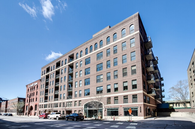 Building Photo - 408 N 1st St