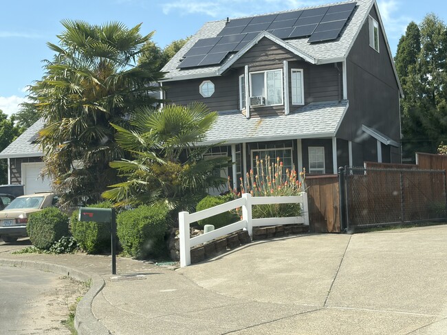 H-624 Bedroom For Rent