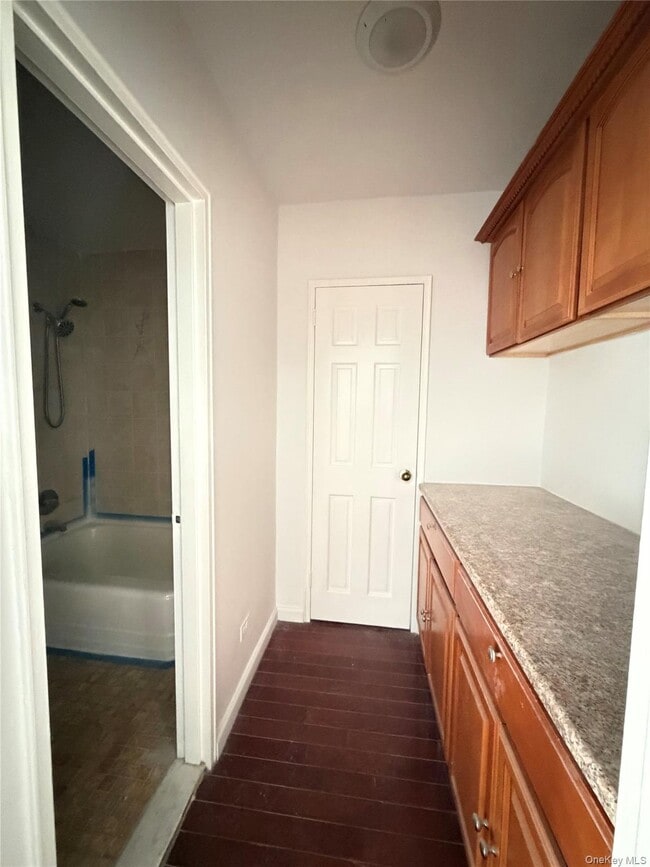 Photo - 42-95-95 Main St Unit 5F