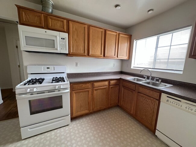 Photo - 1093 Johns Rd