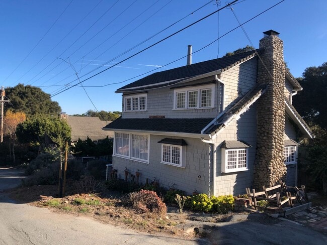 Historic 2-bedroom, 1.5 bath home in the h... - Historic 2-bedroom, 1.5 bath home in the h...