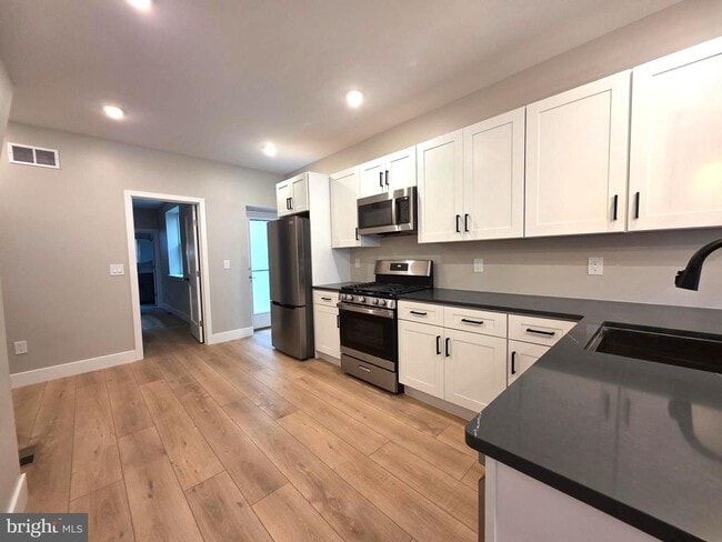 Building Photo - 1324 S 9th St Unit 1F Rental