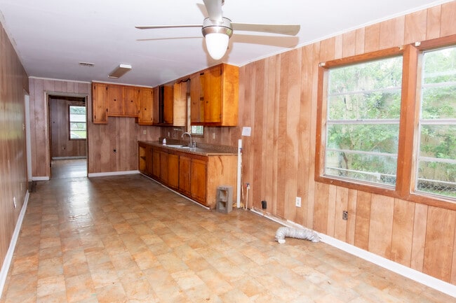 Photo - 405 Johnston St