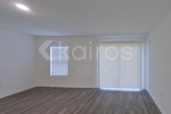 Photo - 2425 Crockett St