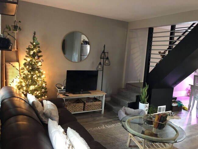 Building Photo - 236-238 CYPRESS ST Unit 238 cypress street