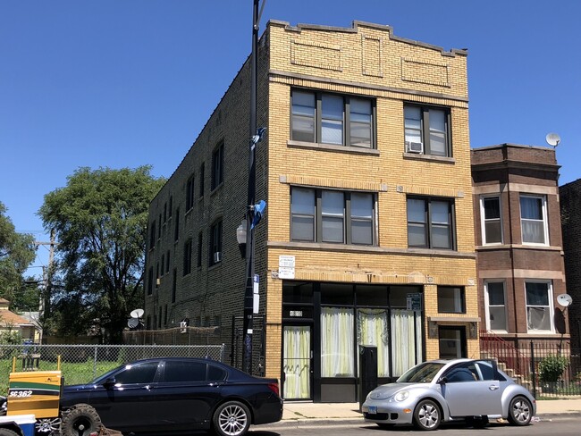 Building Photo - 4810 W Armitage Ave