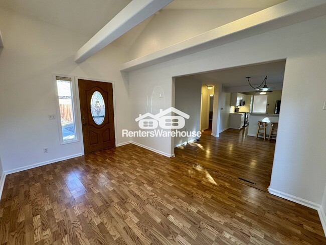 Photo - 1280 Van Gordon St