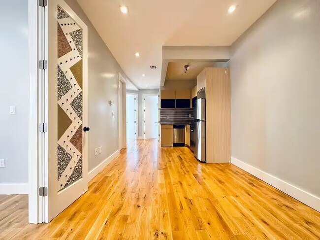 Photo - HDTV Room, Laundry, AC, 26 mins to Manhatt... Unit 2R