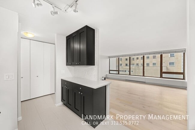 Photo - 2800 North Lakeshore Drive-Unit 505 Unidad 505