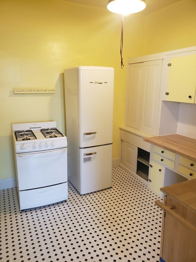 1428 W Dean Ave Unit 08 - Studio, 1 Bath