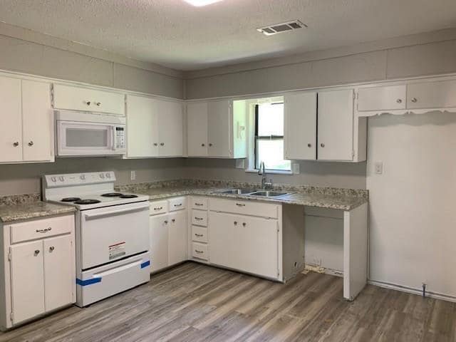 Photo - 719 E Chestnut St