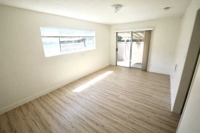 Photo - LB2527 Unit 2529 B