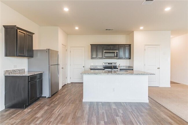 Photo - 113 Woodpecker Run Casa