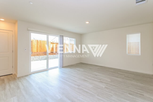 Photo - 1048 Silver Feather Wy