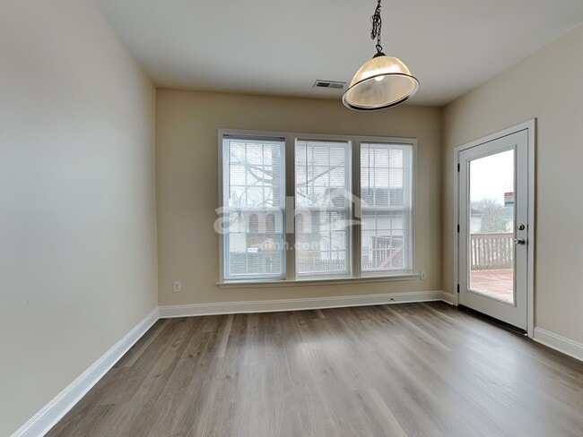 Photo - 112 Spalding Ln