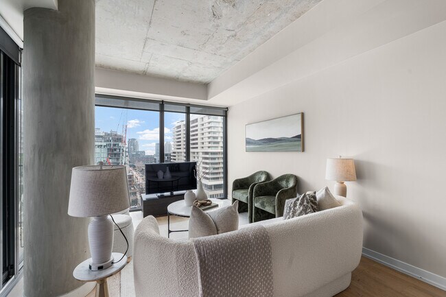 Photo - 95 Bathurst St
