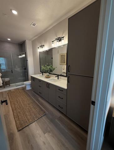 Photo - 4422 Janssen Ave