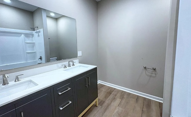 Photo - NEW LISITING