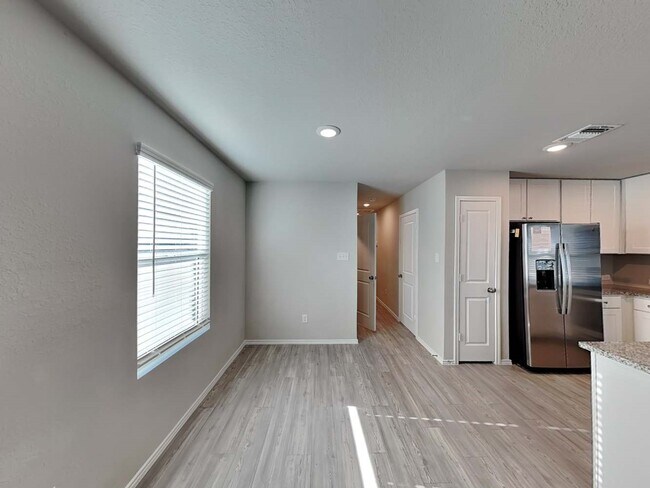 Photo - 7302 Alcazar Gate