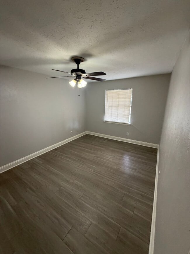 Photo - 425 Price Dr